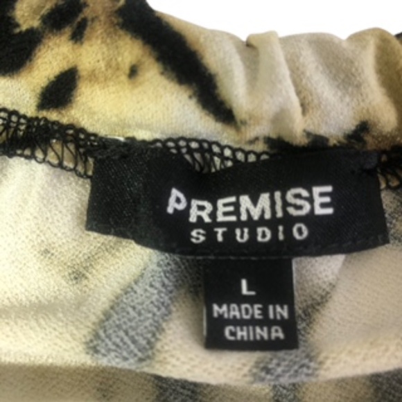 NWT Premise Studio Gathered Neck Sleeveless Animal Print Relaxed Fit Top Size L - Picture 6 of 10